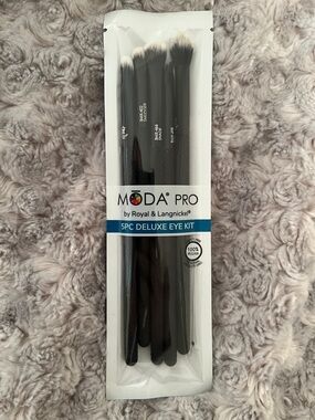 La Moda Pro 5PC Deluxe Eye Brush Kit NWT